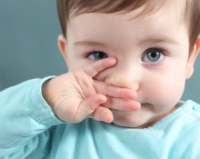 Как педиаторы рекомендуют лечить насморк у ребенка 2-5 лет