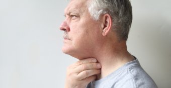 Причины боли в области кадыка при глотании