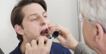 Как выглядят и чем лечатся полипы в гортани?