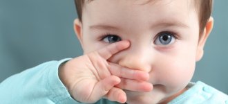 Причины и лечение соплей стекающих по задней стенке горла ребенка