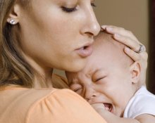 Какими каплями можно лечить носик от насморка новорожденному ребенку?